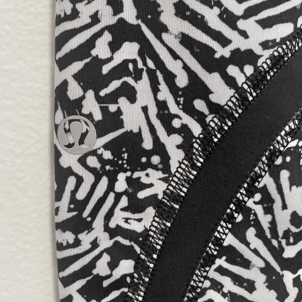 Lululemon Legging Run Inspire Crop II Luxtreme 6 Mini Brushed Animal Black White